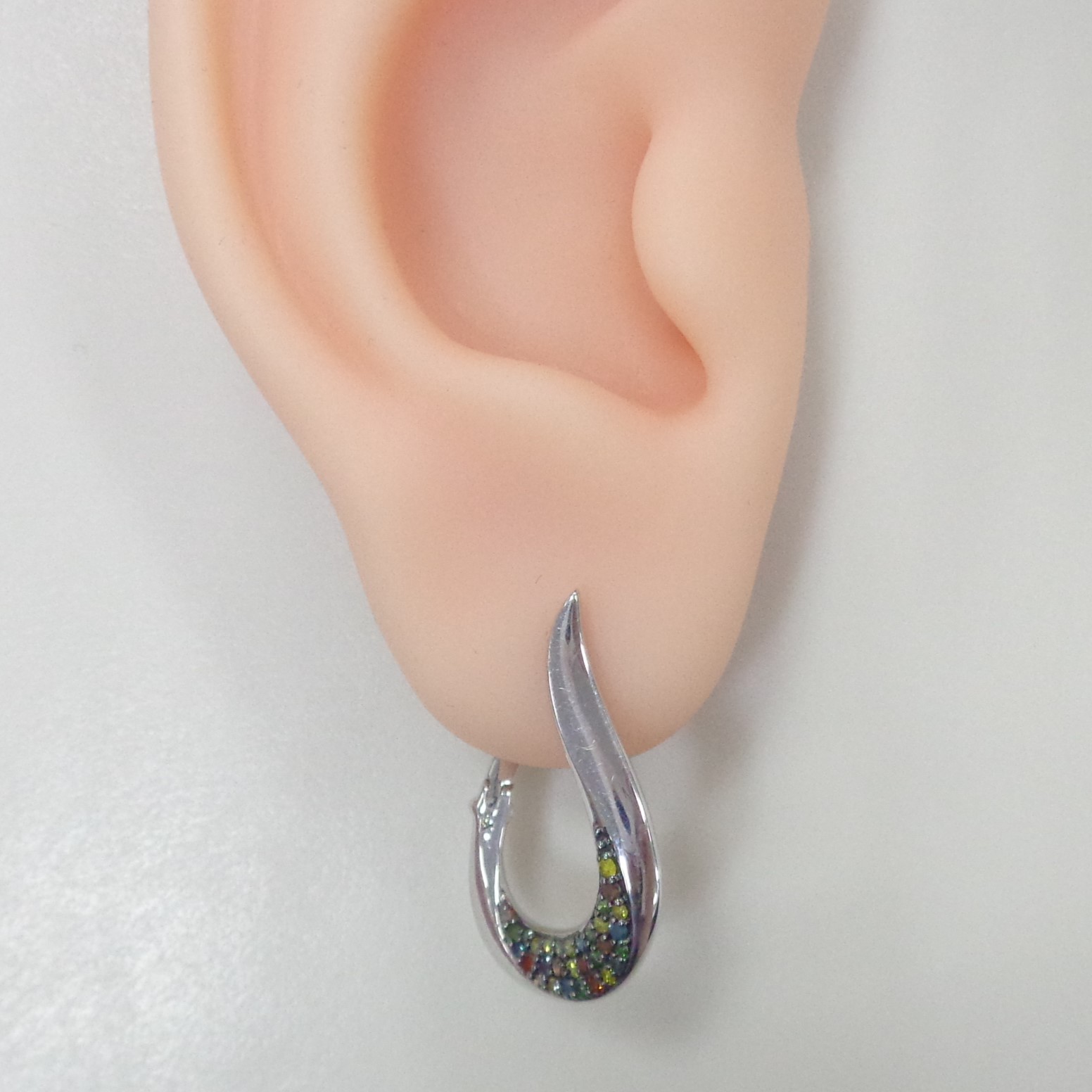 Серебряные серьги с цветными бриллиантами